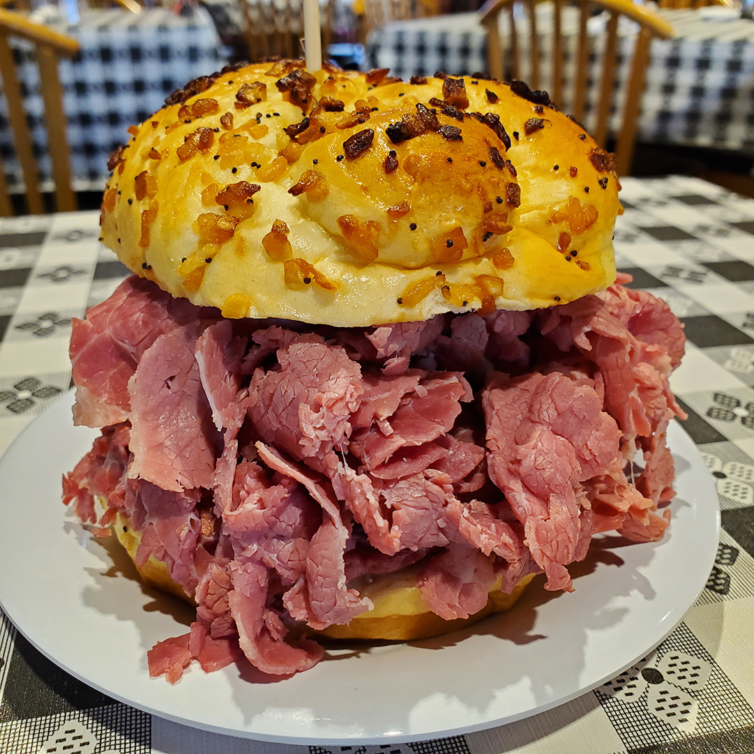 Naperville and Lisle's Neighborhood Jewish Deli since 2004